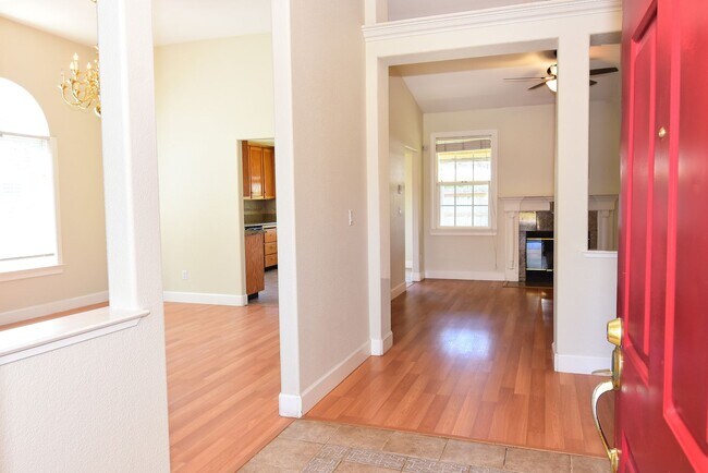 Building Photo - 485 Deer Creek Dr