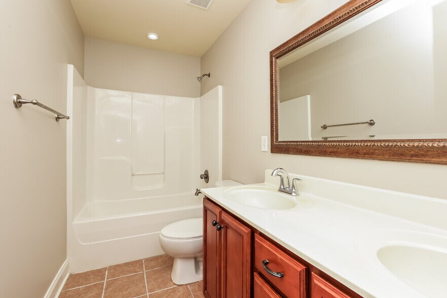 Building Photo - 1521 Barnsley Dr