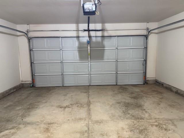 Building Photo - 2421 Heather Rd