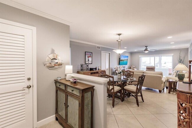 Building Photo - 1200 E Peppertree Ln