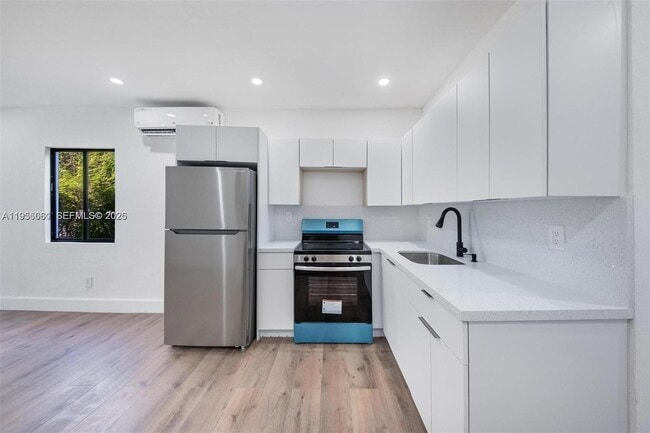 Building Photo - 6915 NW 4th Ct