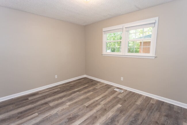 Building Photo - Welcome to this beautiful newly renovated 3-bedroom brick ranch!