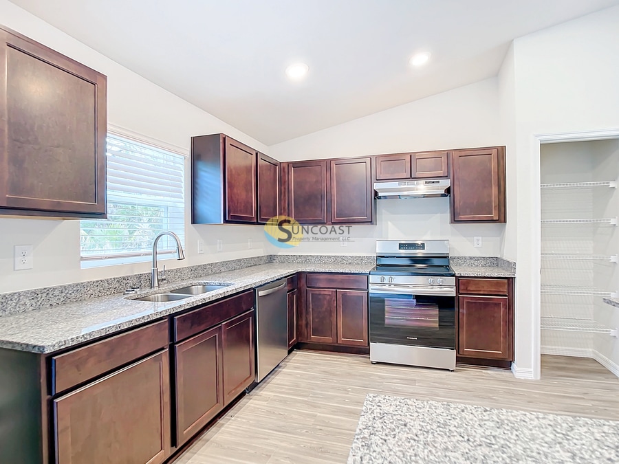 Building Photo - 11501 N Landover Terrace