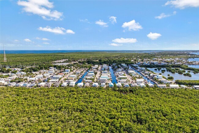 Building Photo - 945 Plantation Rd