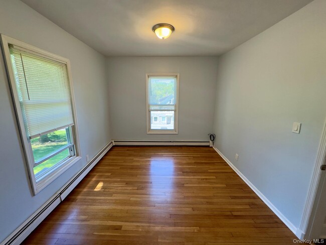 Building Photo - 130 Mahopac Ave