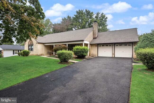 Building Photo - 10 Traynor Ln