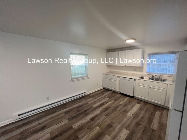 Building Photo - Suburban 739-741