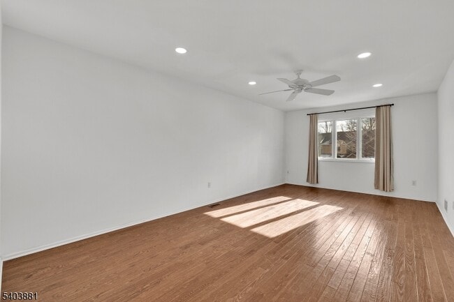 Building Photo - 48 Edgefield Dr