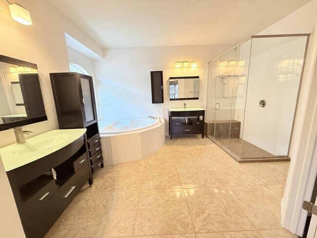 Building Photo - 8055 Glitter Ct