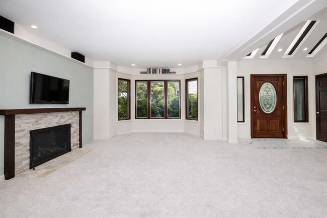 Building Photo - 136 El Centro