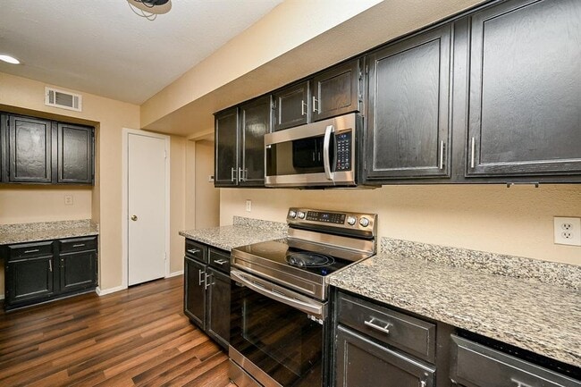 Building Photo - 19226 Plantain Dr