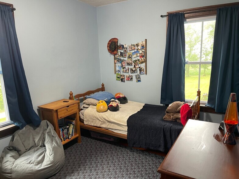 Bedroom 2- second level - W5198 Advance Rd