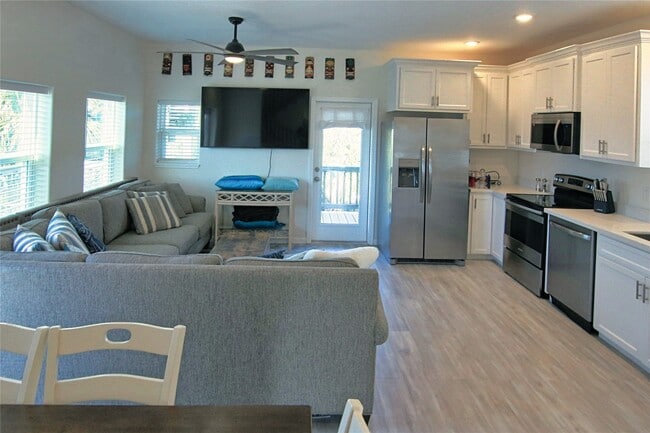 Building Photo - 14146 Miramar Dr