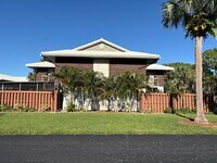 Building Photo - 203 SE Camelot Gardens Blvd