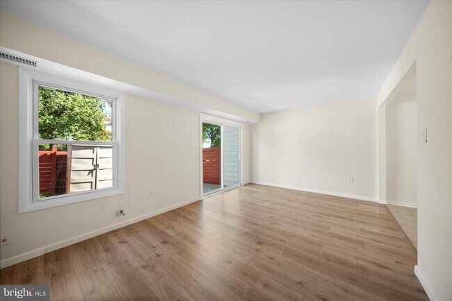 Building Photo - 14797 Tamarack Pl