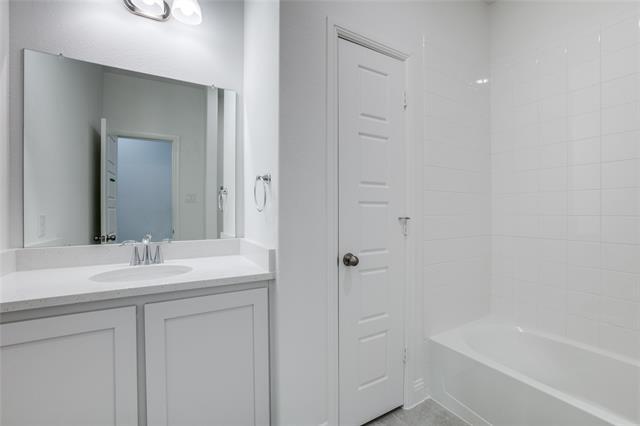 Building Photo - 710 Creekview Ln