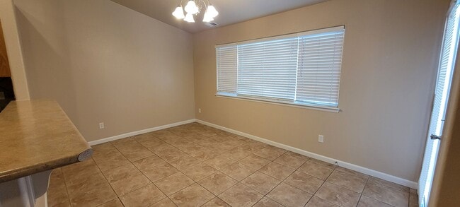 Building Photo - Spacious Duplex in Autumn Glen Subdivision
