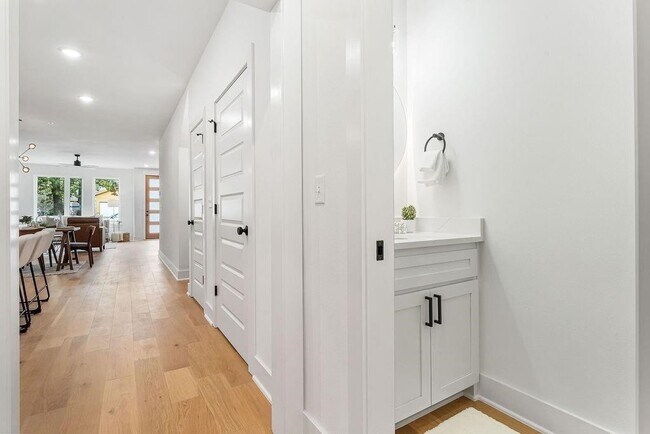 Building Photo - 4104 W Olive St