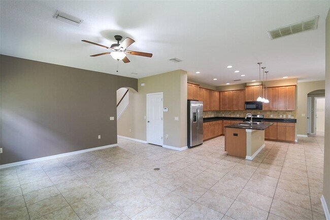 Building Photo - 1208 Oakcrest Dr