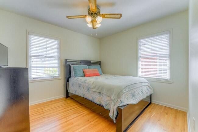 Building Photo - Colonial Acres East Memphis cutie! 3 bedrooms and tons of updates! Appliances included.