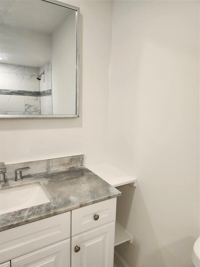 Building Photo - 2944 E Missionwood Ln