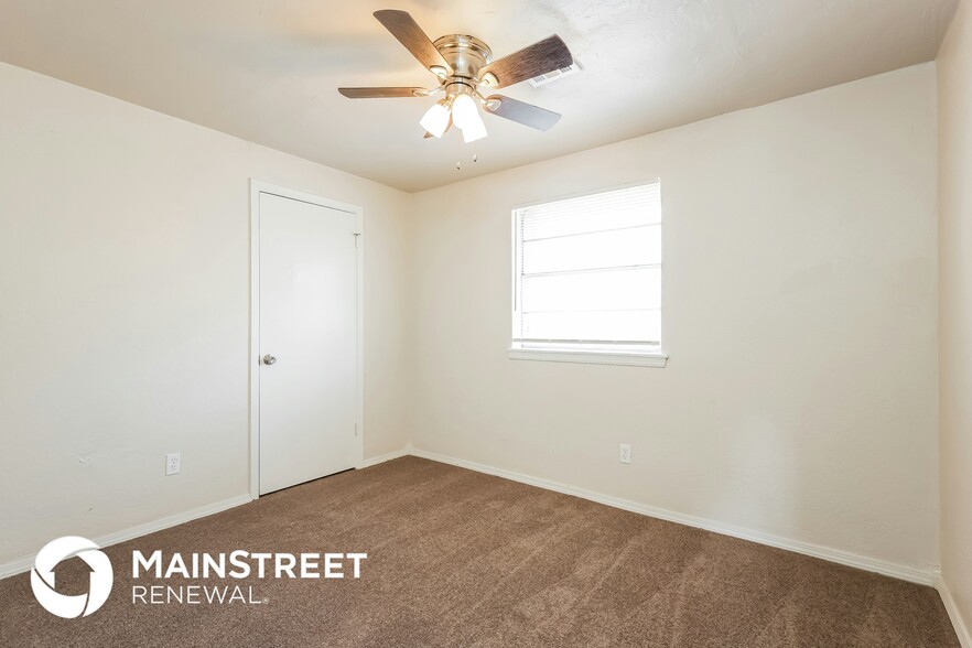 Building Photo - 5516 S Dimple Dr