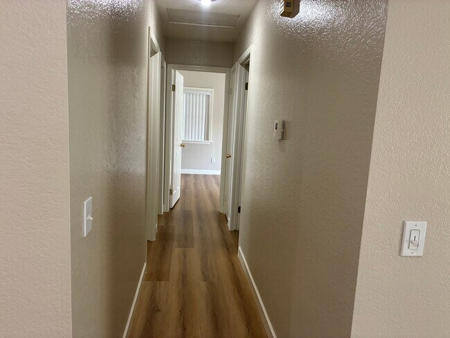 Building Photo - 3 Bedrooms with big backyard-CALL FOR OUR MOVE IN SPECIAL