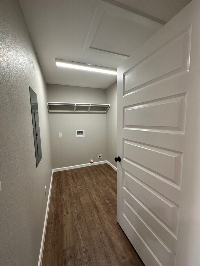 Building Photo - 906 Moxley Dr
