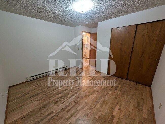 Building Photo - Illahee6056