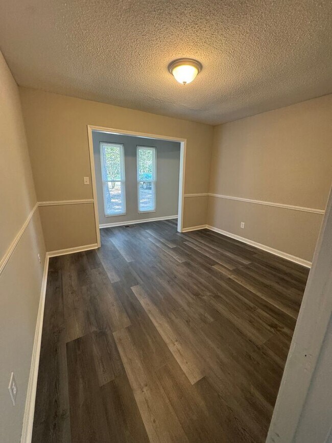 Building Photo - Gorgeous 3 bedroom home recently updated.