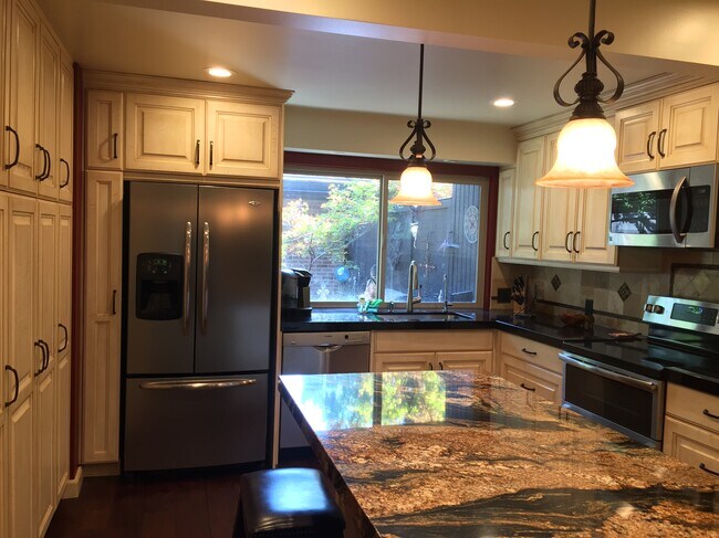 Building Photo - 5058 Three Fountains Cir