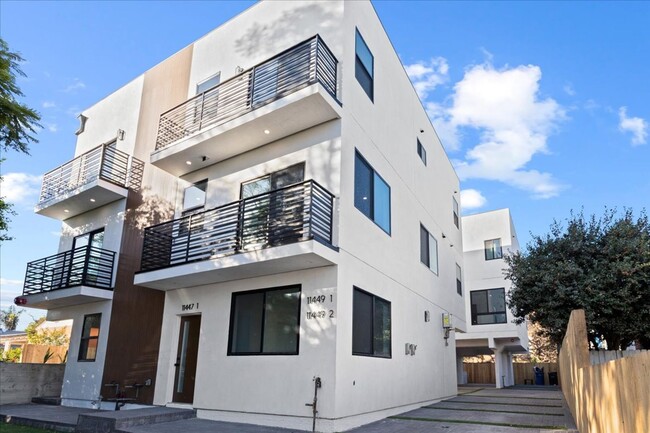Primary Photo - BRAND NEW BUILDING IN NOHO ARTS!
