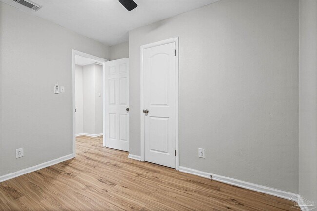 Building Photo - 835 S Madison Dr