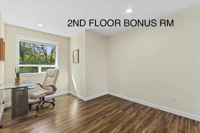 Building Photo - 323 3rd Pl NW