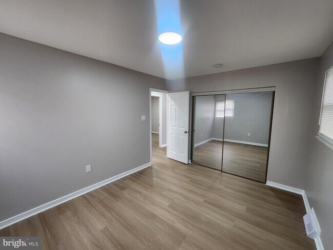 Building Photo - 1025 Kingsbury Rd