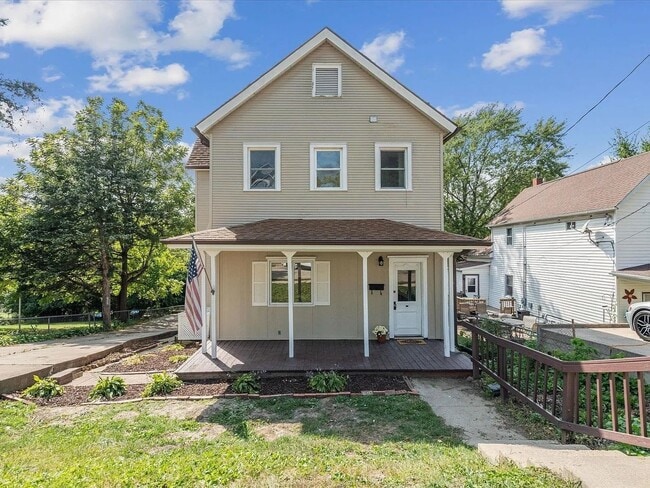 Primary Photo - 4 Bedroom in College area!