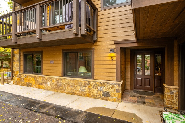 Building Photo - 650 S Monarch St