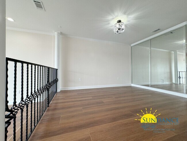 Building Photo - Waterfront Luxury Living on Cinco Bayou!