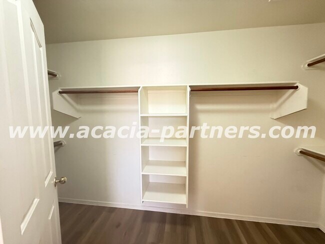 Building Photo - Four Bedroom in Rita Ranch