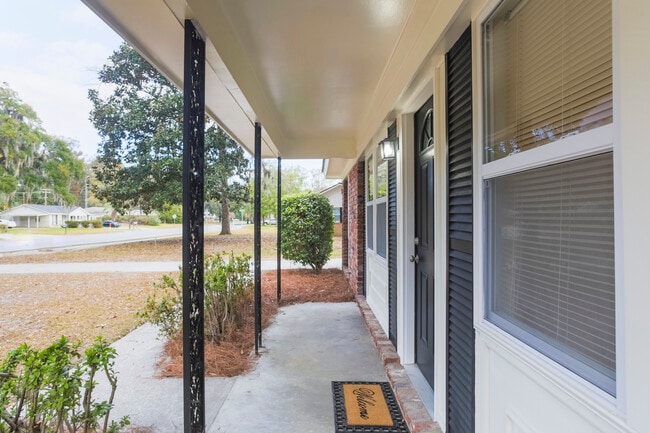 Building Photo - 11304 Largo Dr