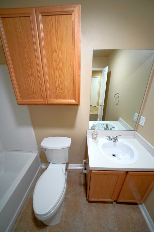 Building Photo - Immaculately upgraded and maintained home now available in Cibolo! Realtor Commission: $550