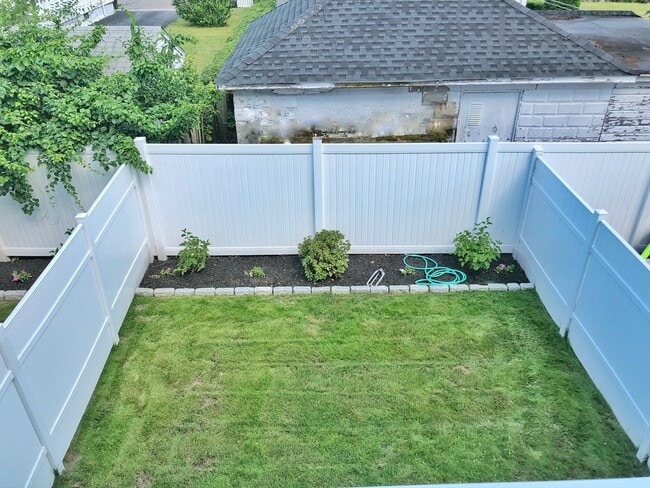 Building Photo - 106 Intervale St