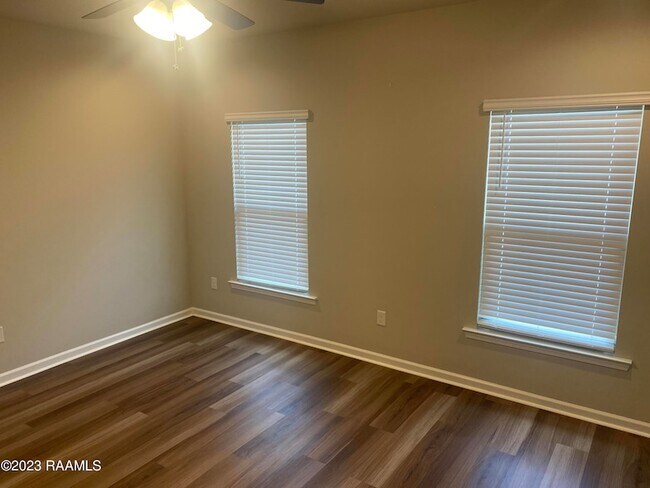 Building Photo - 204 Sparkling Meadows Ln