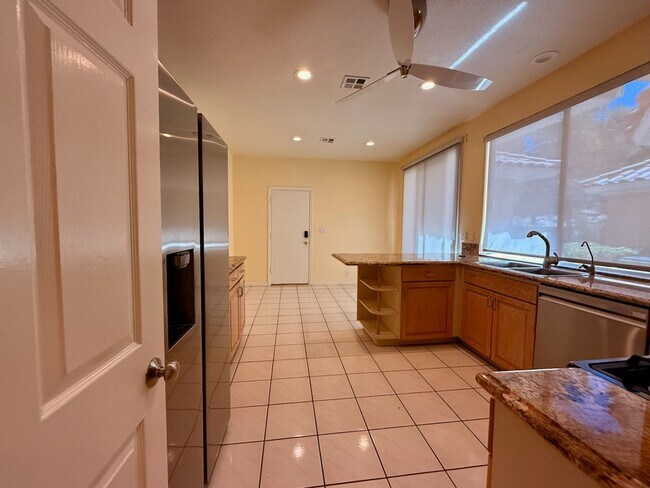 Building Photo - Gorgeous Spanish Trails 3BR House for lease!