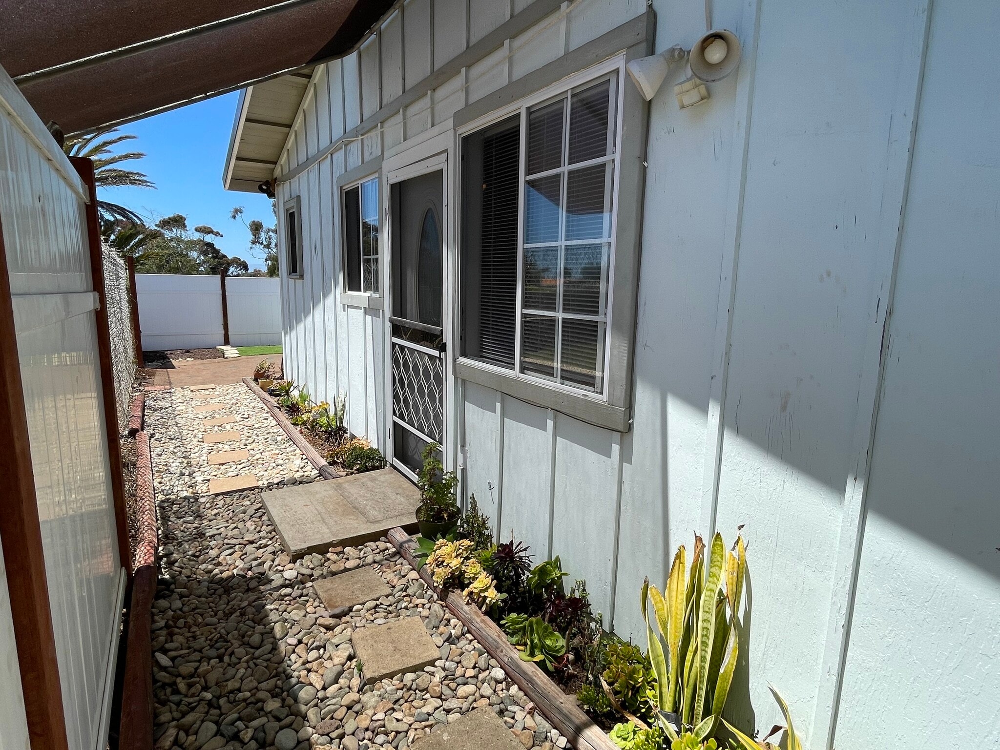 Building Photo - 2347 Pio Pico Dr