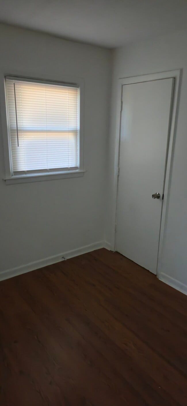 Building Photo - 133 Kings Ct Dr