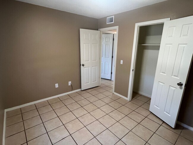 Building Photo - 307 Harris Cir