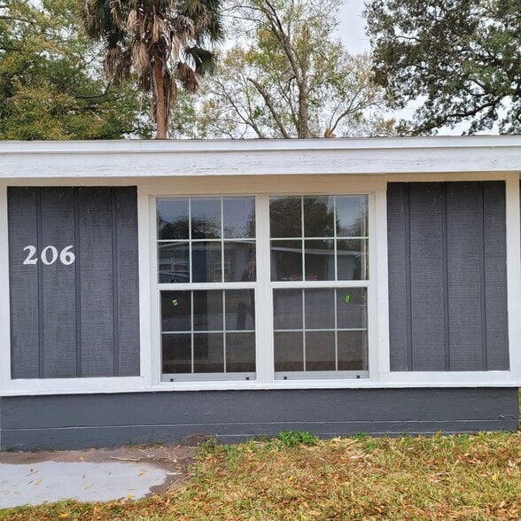 Building Photo - 206 Poinciana Cir