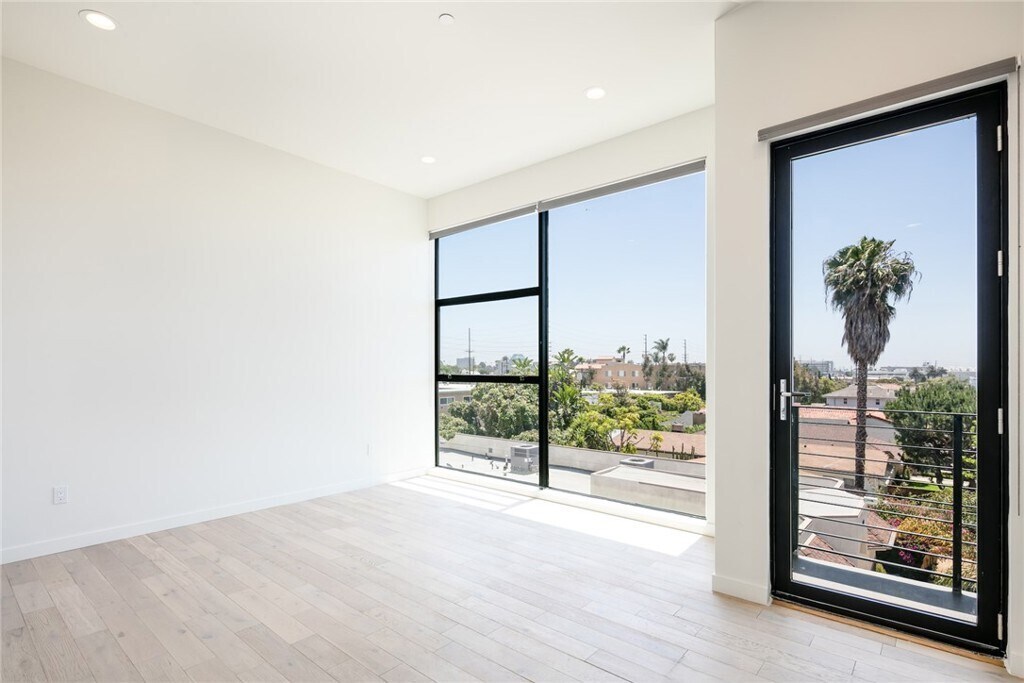 Building Photo - 1618 Amherst Ave