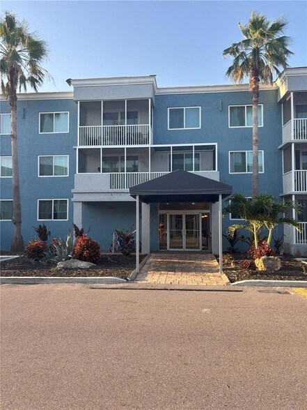 Primary Photo - 2755 Coconut Bay Ln